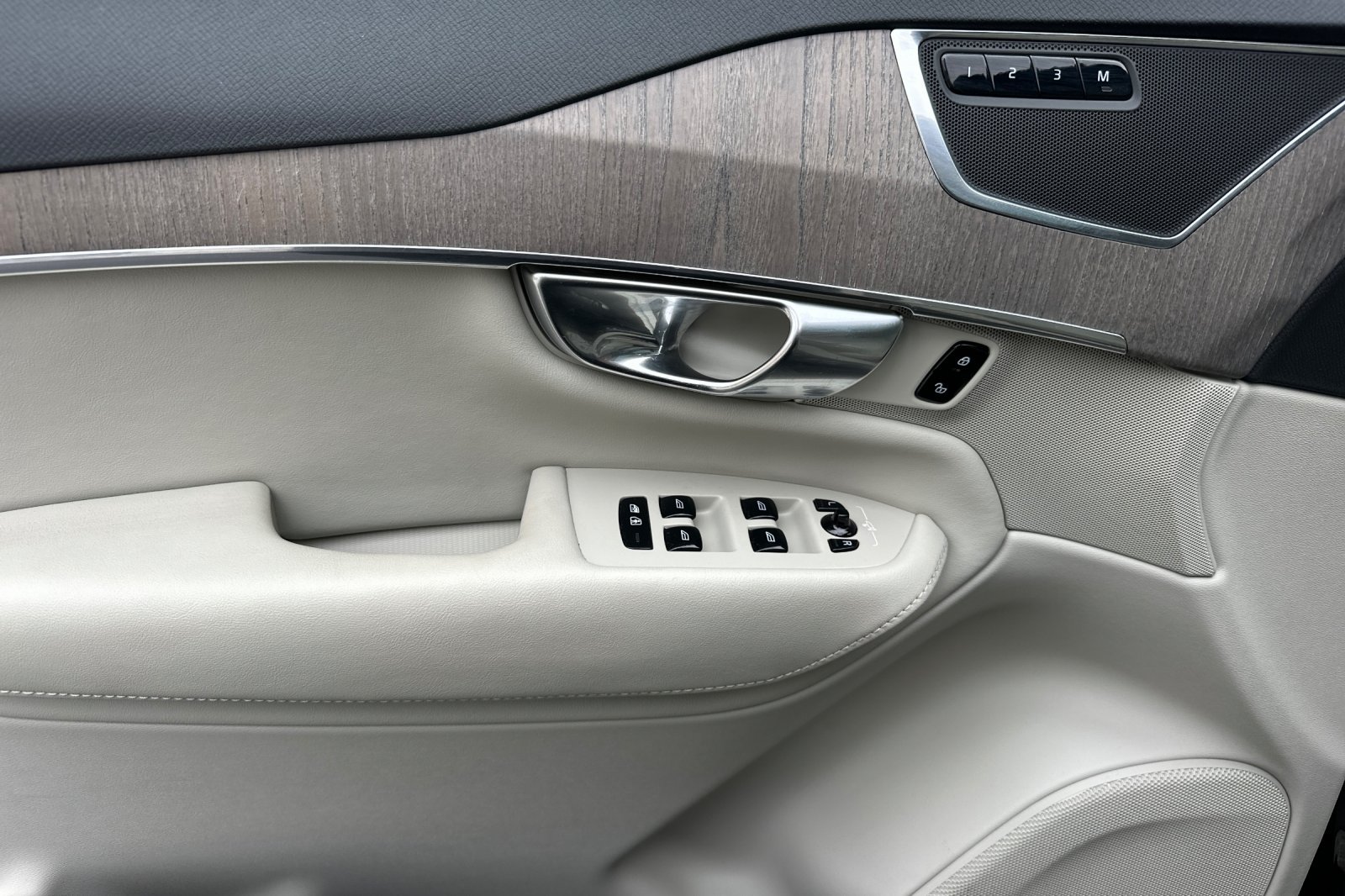 Certified 2023 Volvo XC90 B6 Core w/ Protection Package Premier AWD/4WD image 12