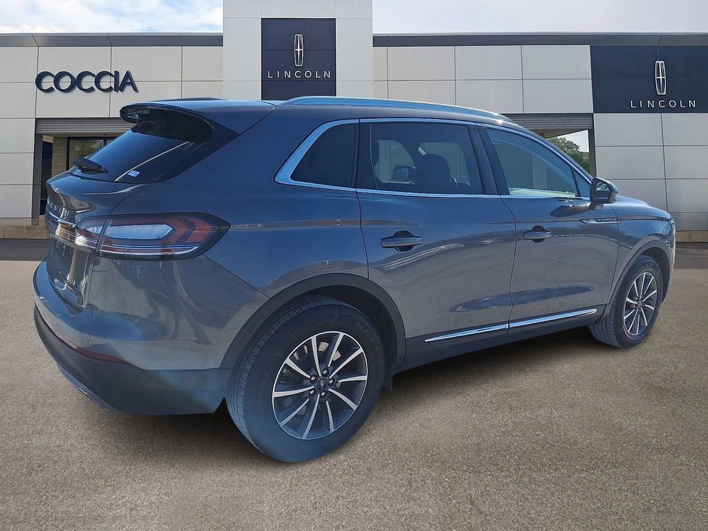 Used 2022 Lincoln Nautilus AWD image 4