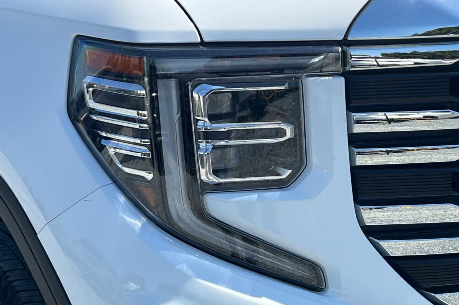 Used 2025 GMC Sierra 1500 SLT RWD image 34