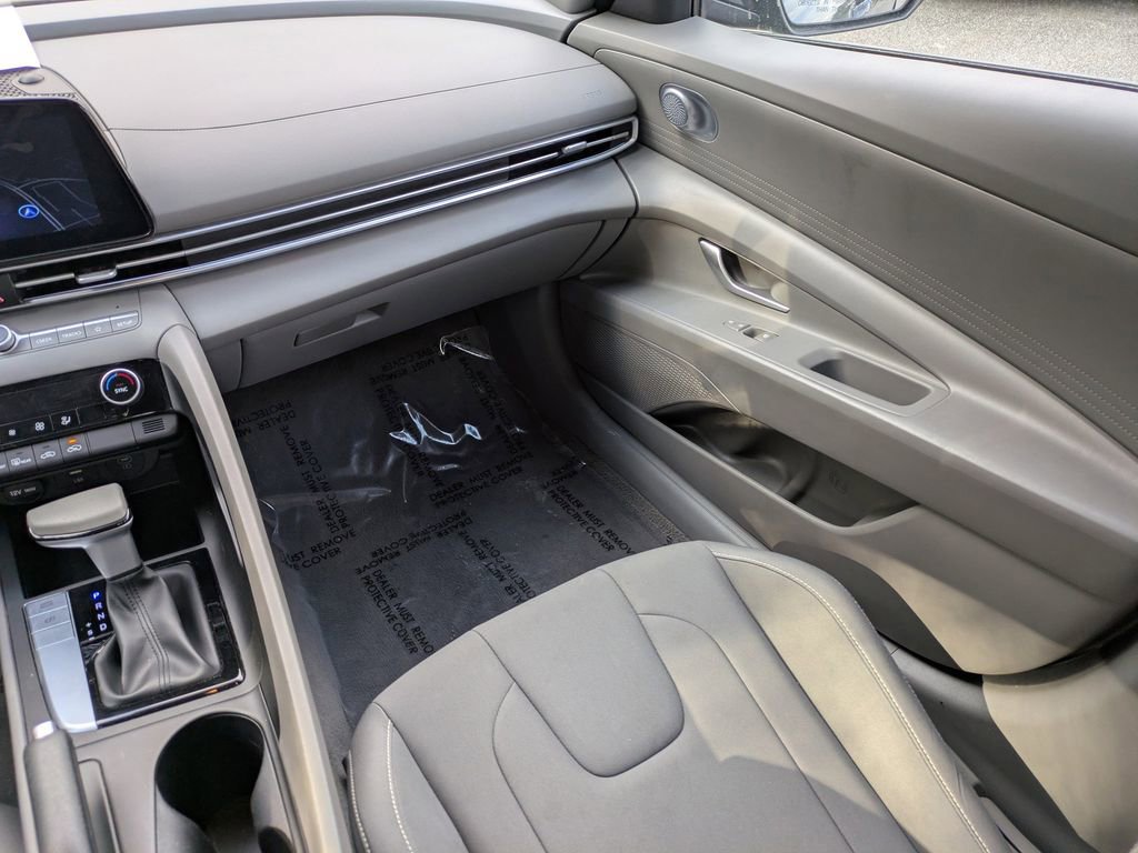 Used 2024 Hyundai Elantra SEL image 16