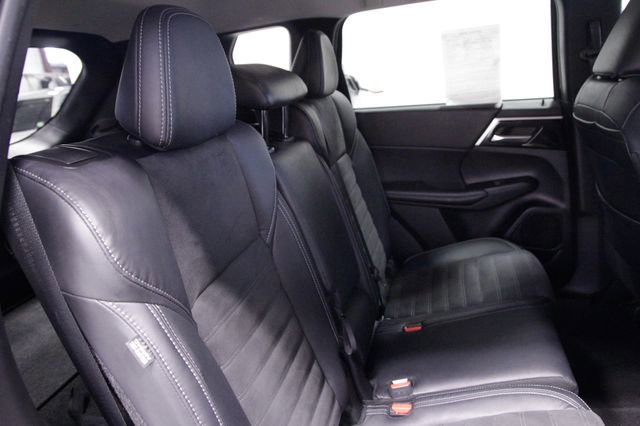 Used 2022 Mitsubishi Outlander SE image 17