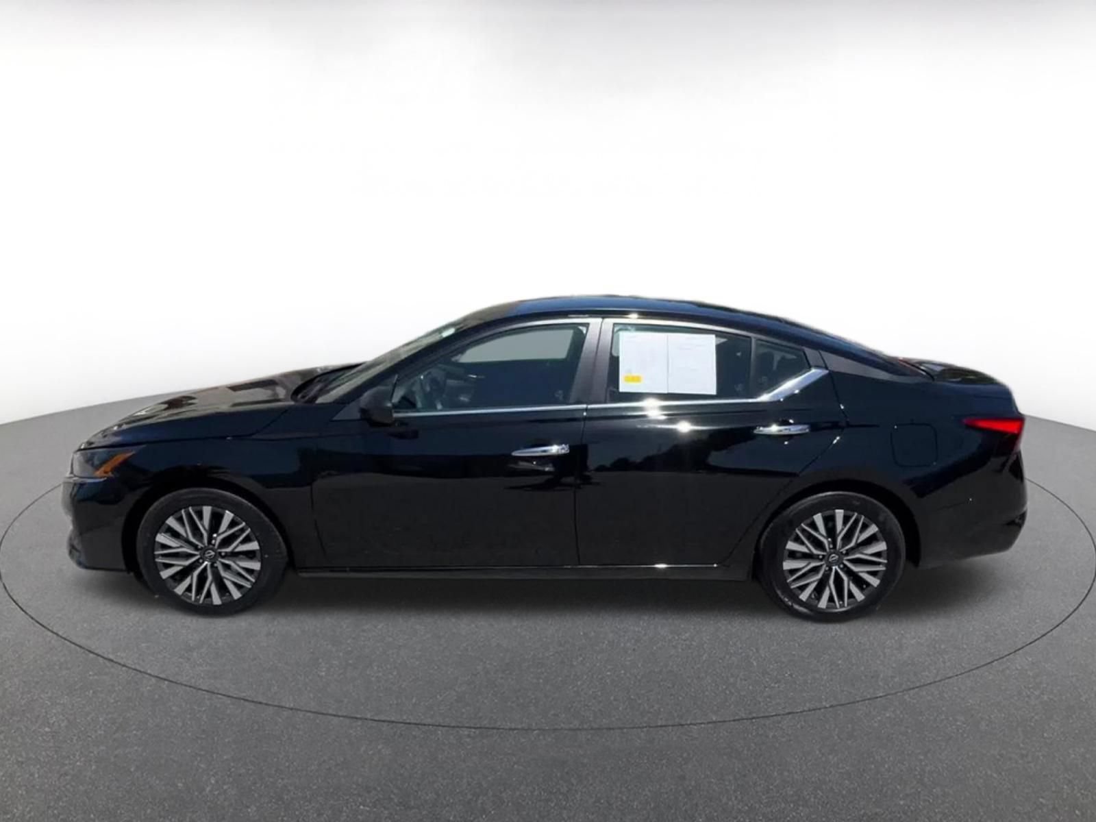 Used 2025 Nissan Altima 2.5 SV FWD image 9