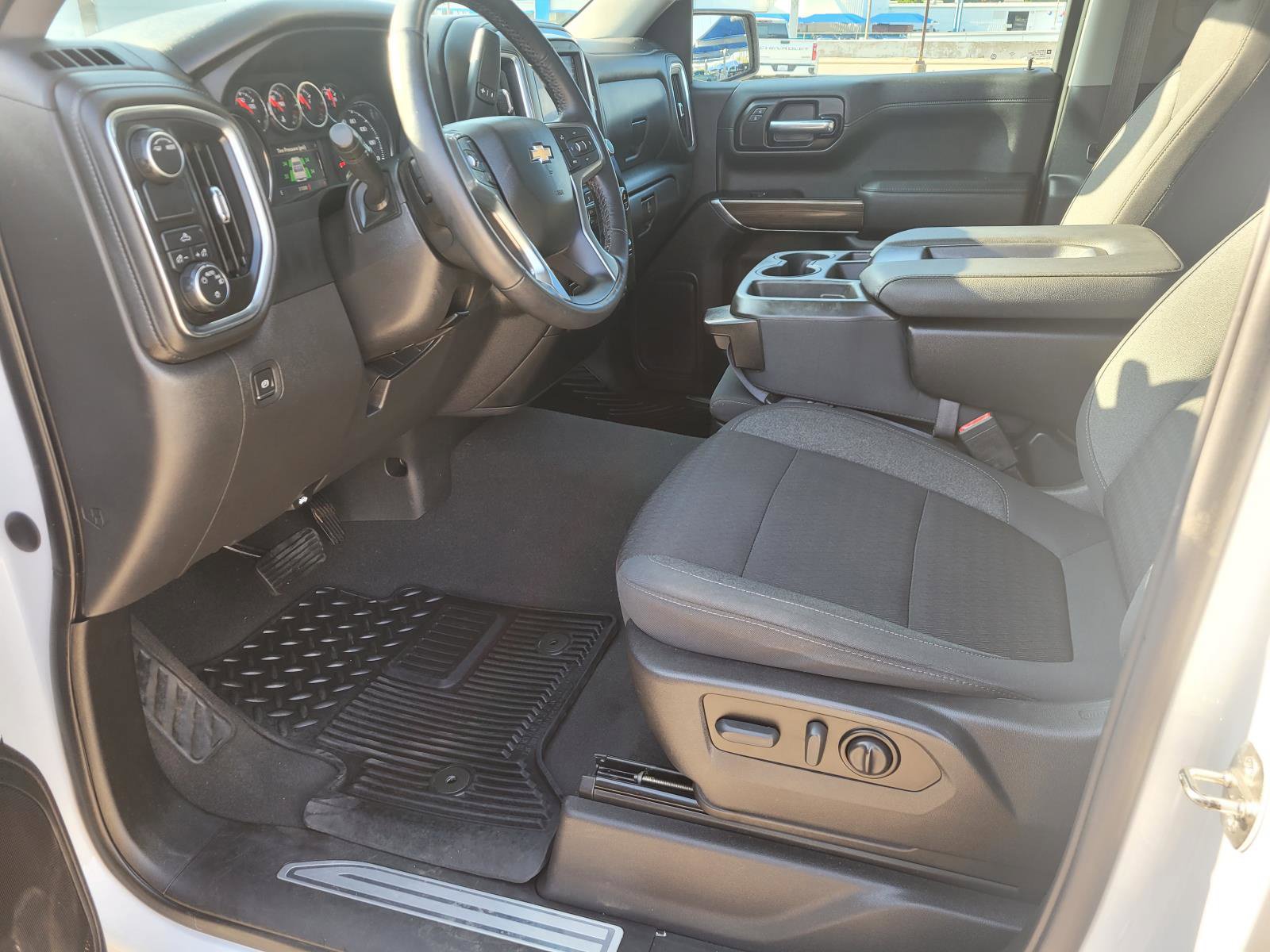 Used 2022 Chevrolet Silverado 1500 LT RWD image 2