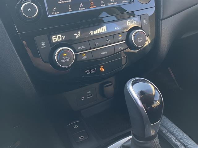 Used 2020 Nissan Rogue SV w/ Sun & Sound Touring Package image 15