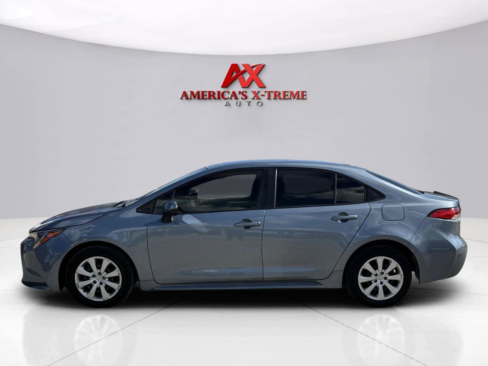 Used 2021 Toyota Corolla LE FWD image 2
