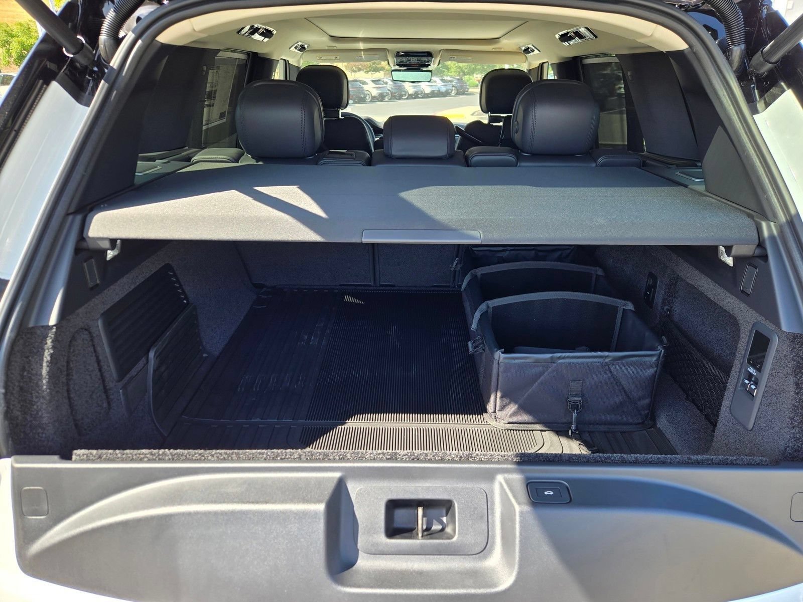 New 2026 Land Rover Range Rover SE AWD/4WD image 16