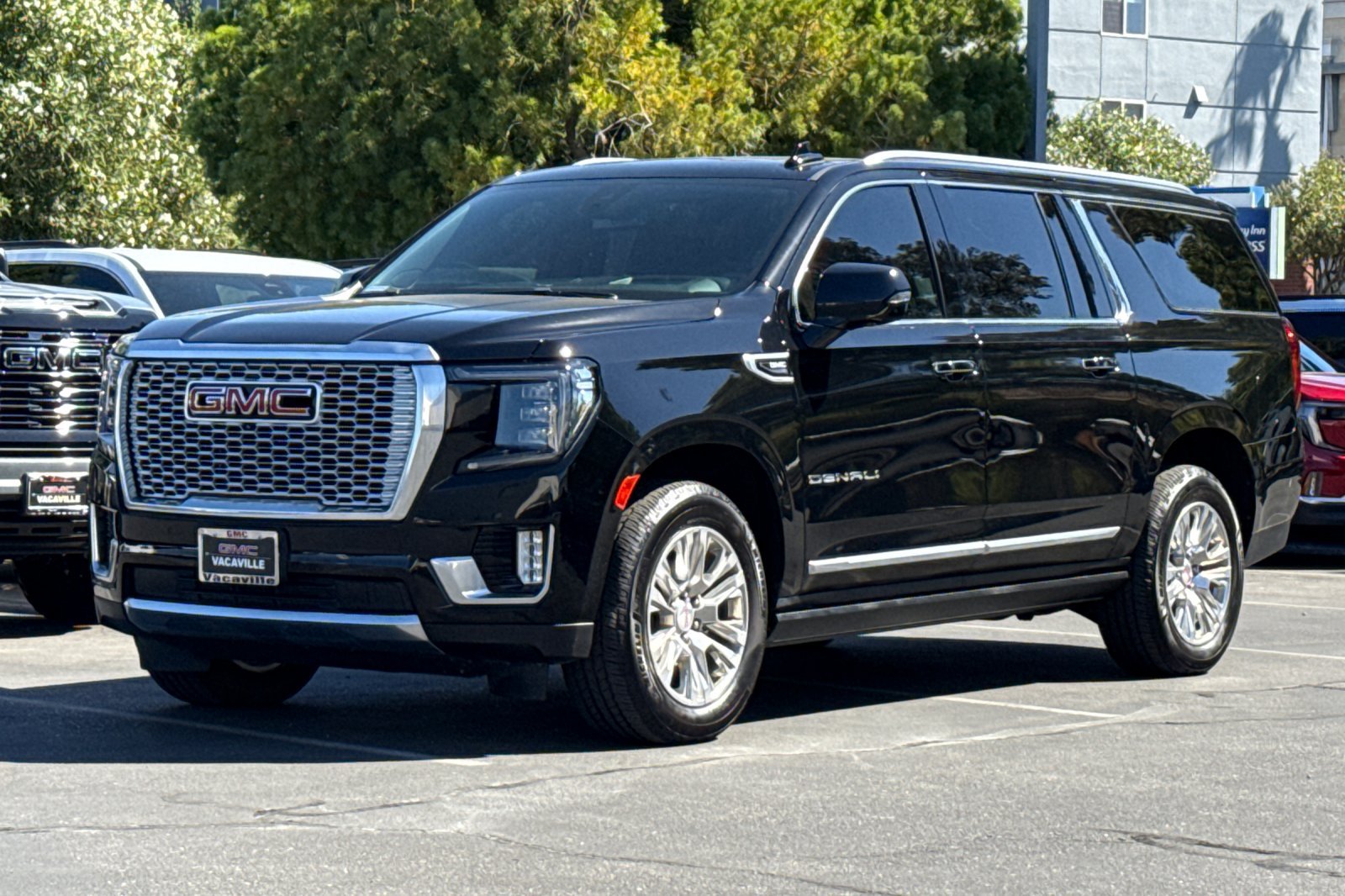 Used 2022 GMC Yukon XL Denali AWD/4WD image 9