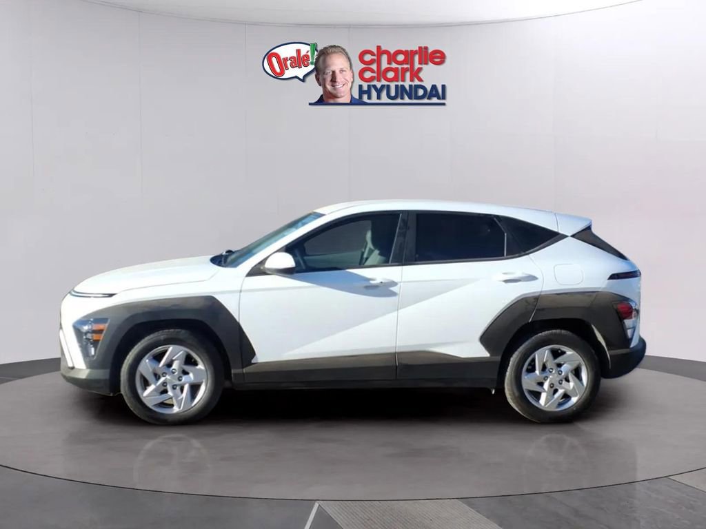 Used 2024 Hyundai Kona SE image 2