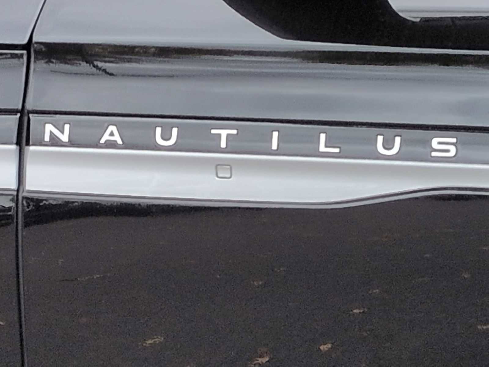 Used 2024 Lincoln Nautilus Reserve image 12