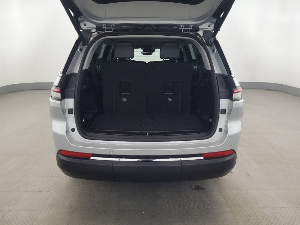 Used 2023 Jeep Grand Cherokee L Limited AWD/4WD image 29