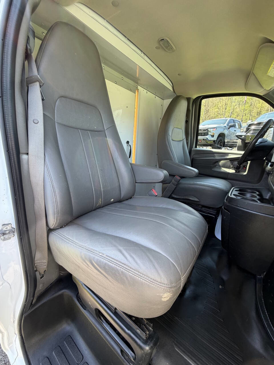 Used 2011 Chevrolet Express 3500 RWD image 51