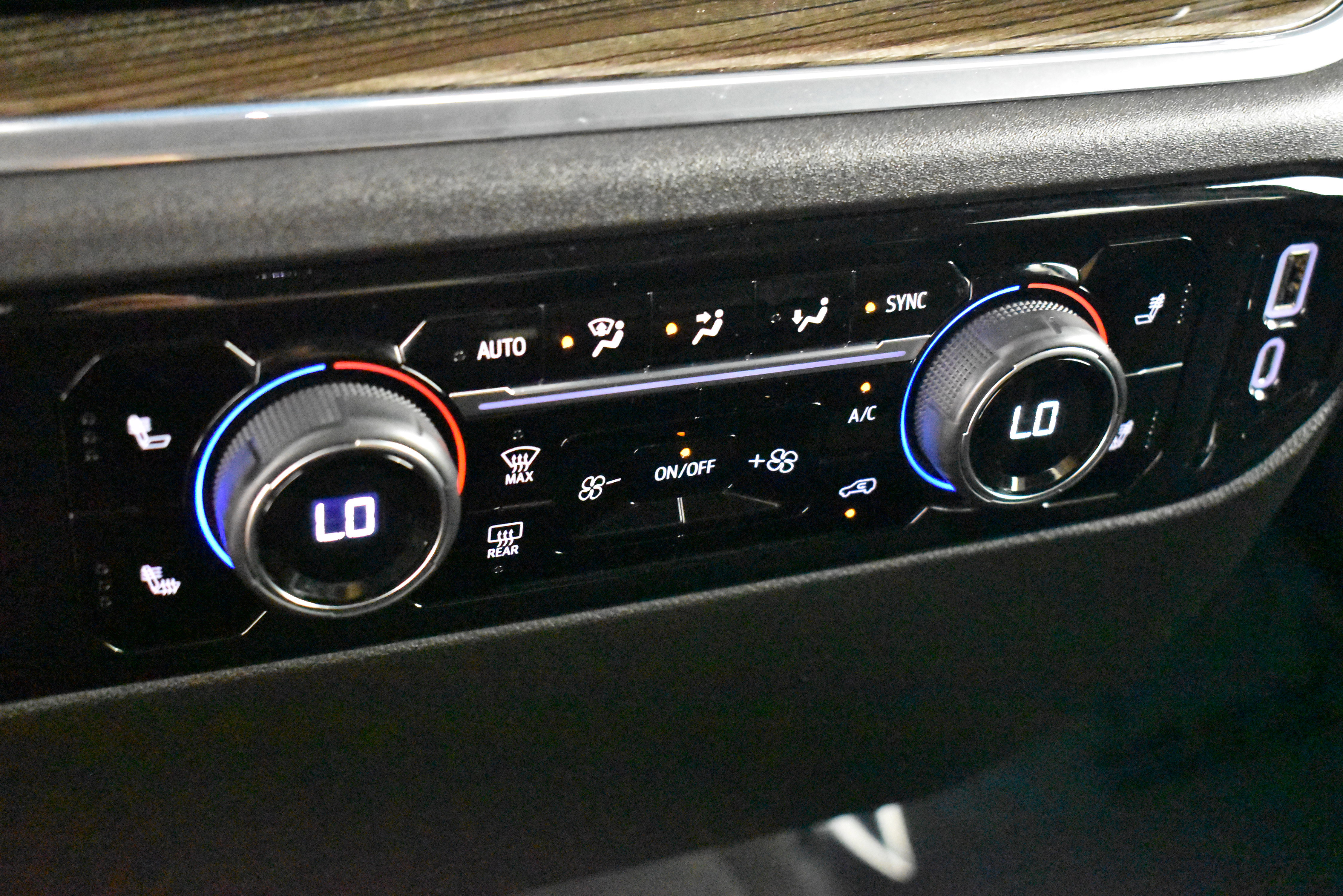 Used 2025 Chevrolet Silverado 1500 LT image 32