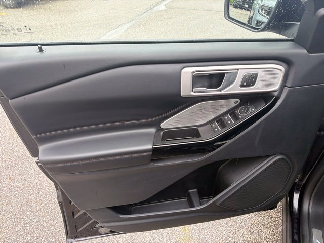 Used 2022 Ford Explorer Platinum w/ Equipment Group 601A AWD/4WD image 22