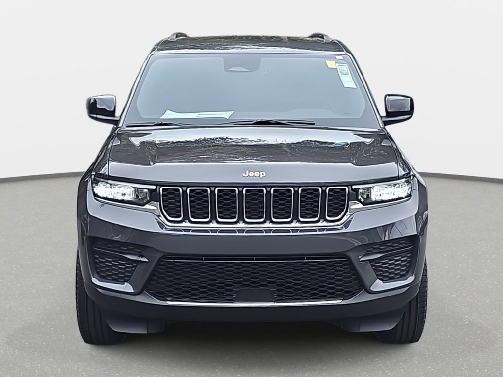New 2025 Jeep Grand Cherokee Laredo image 2