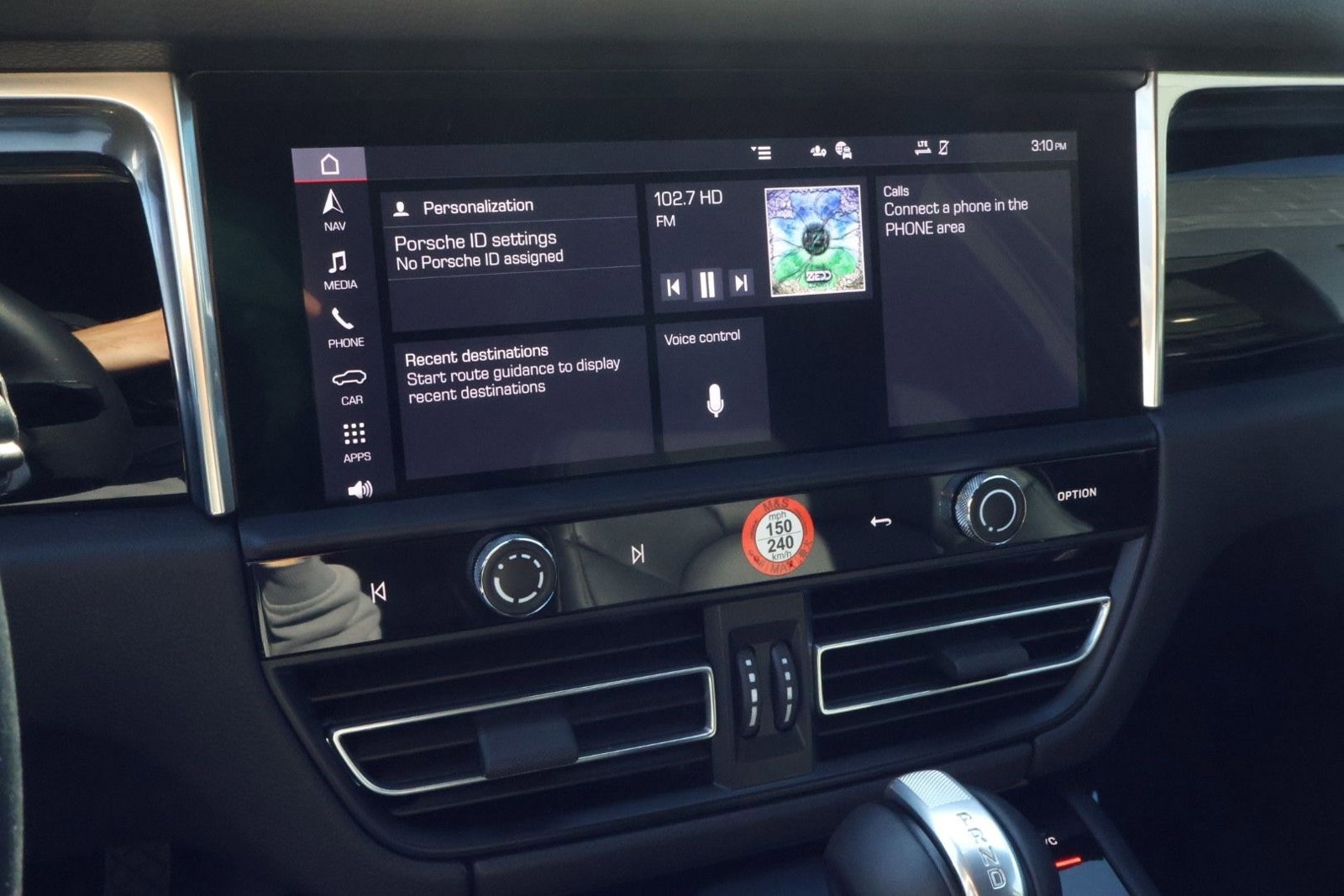 Certified 2025 Porsche Macan image 16