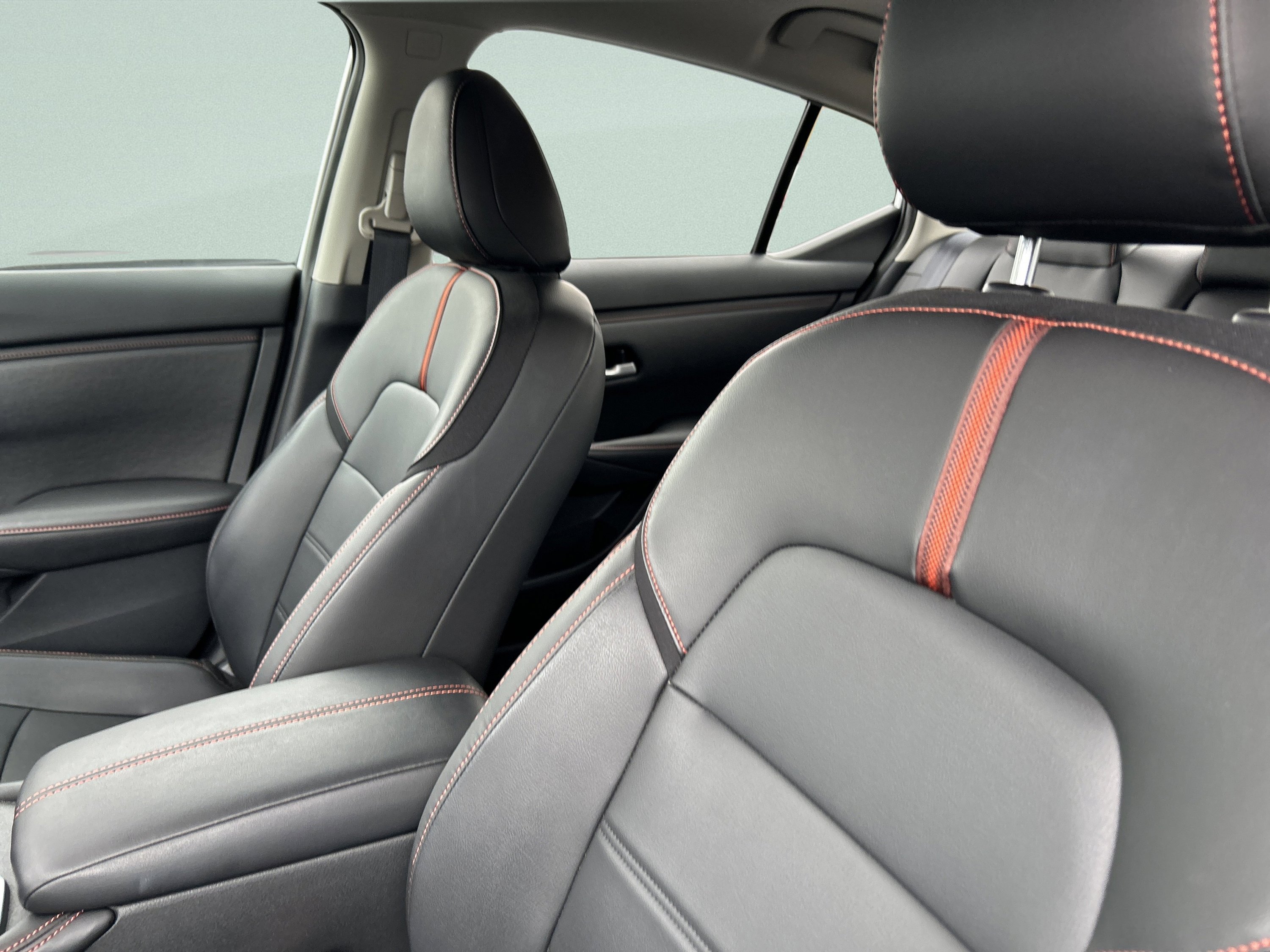 Used 2025 Nissan Sentra SR w/ SR Premium Package image 16