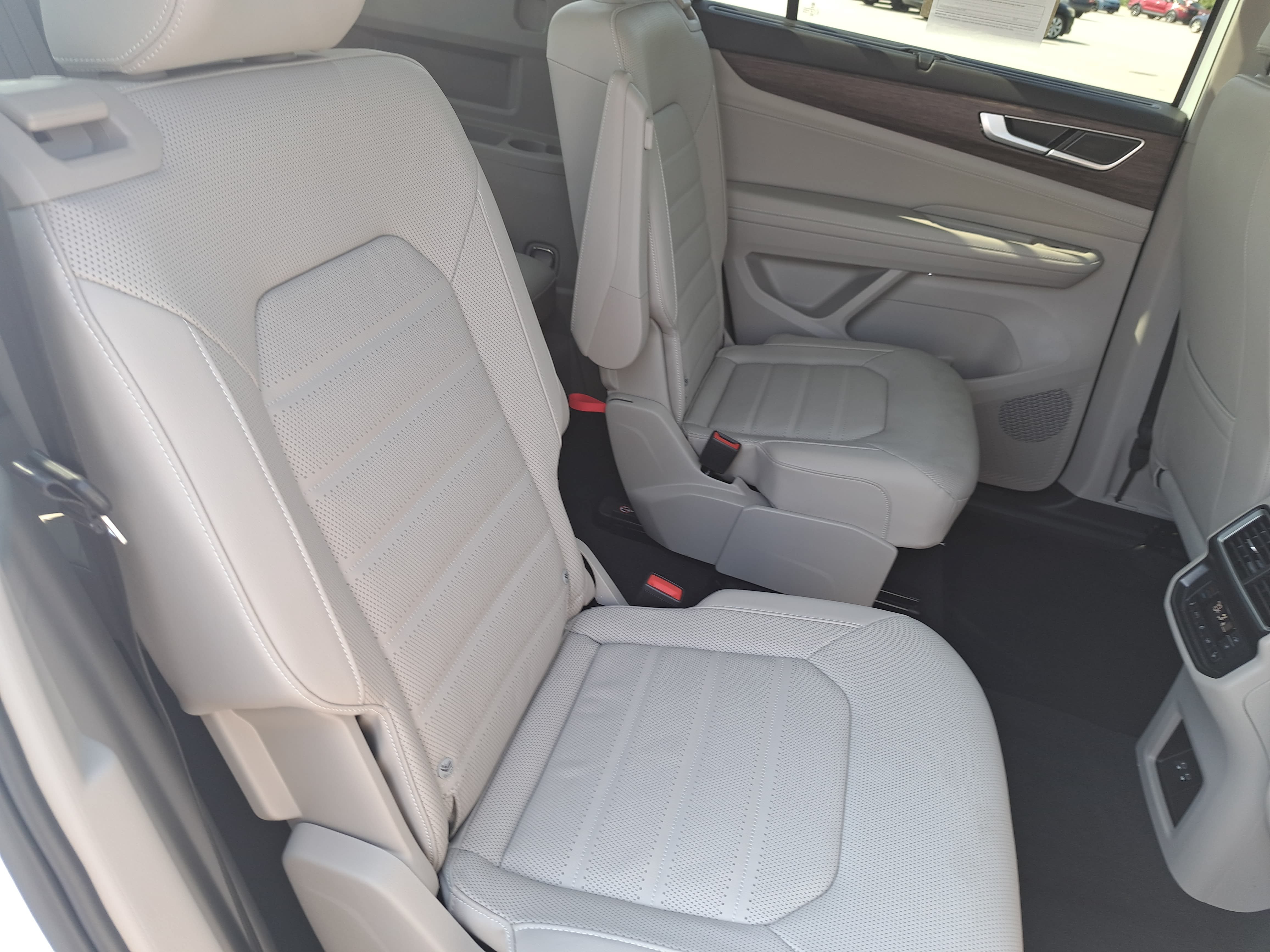 Certified 2026 Volkswagen Atlas SEL AWD/4WD image 12