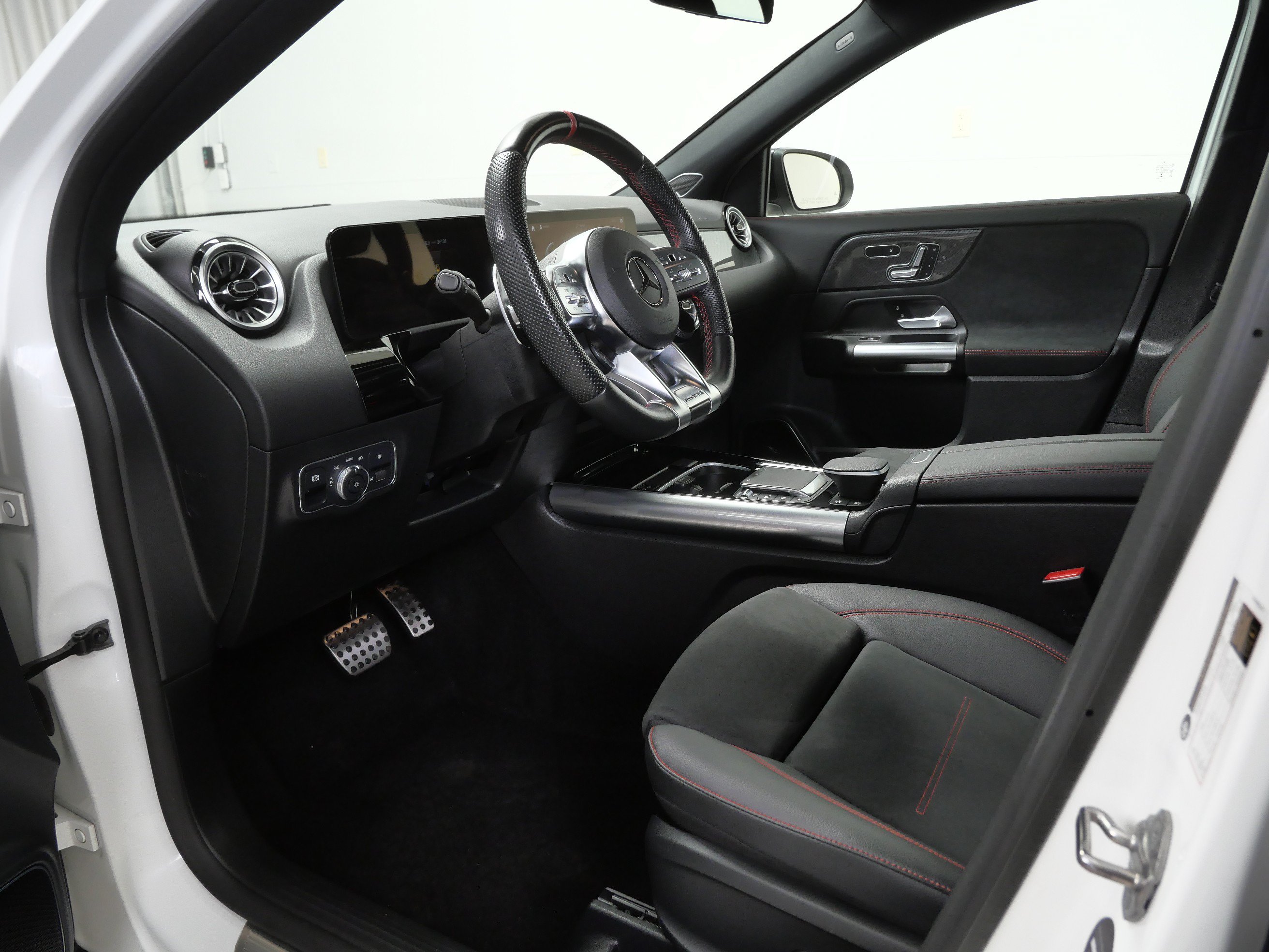 Certified 2023 Mercedes-Benz GLA 35 AMG 4MATIC image 7