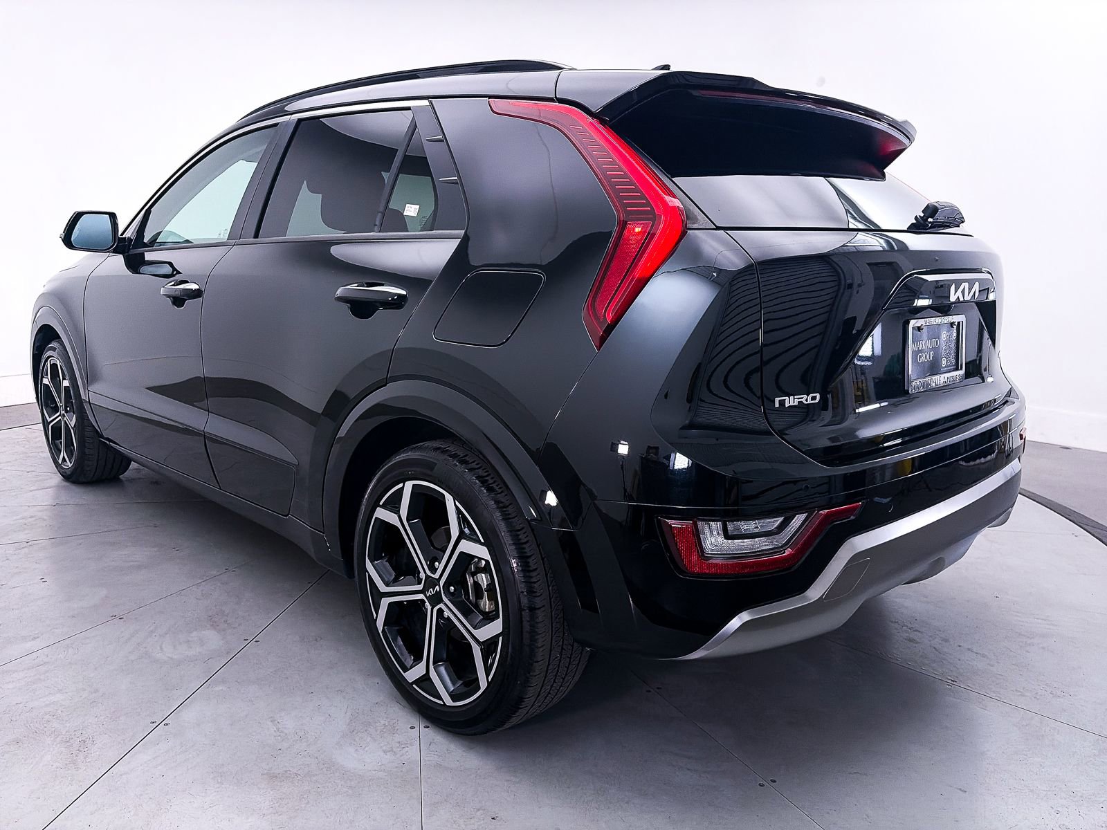 Used 2023 Kia Niro SX Touring FWD image 15
