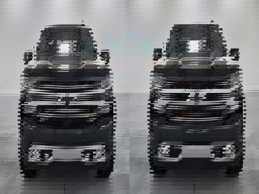 Used 2019 Chevrolet Silverado 1500 High Country w/ Technology Package image 3