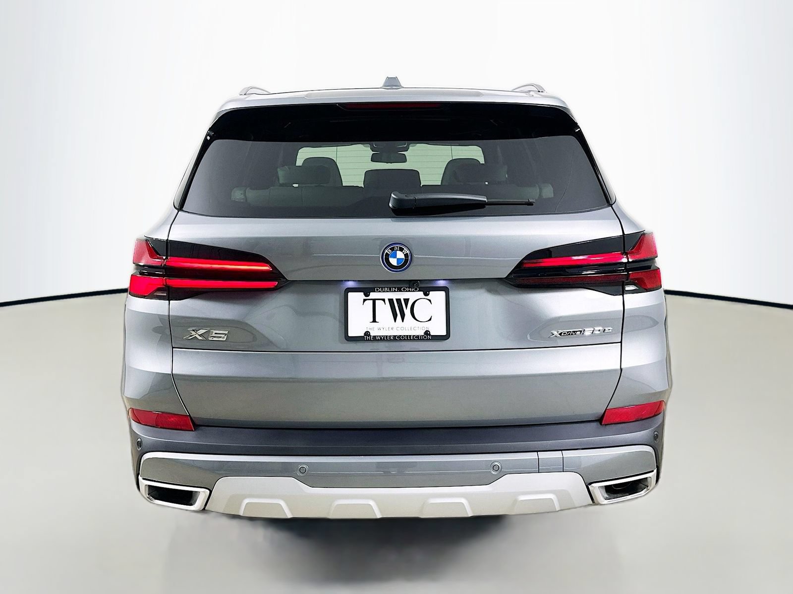 New 2026 BMW X5 xDrive50e w/ Executive Package AWD/4WD image 6
