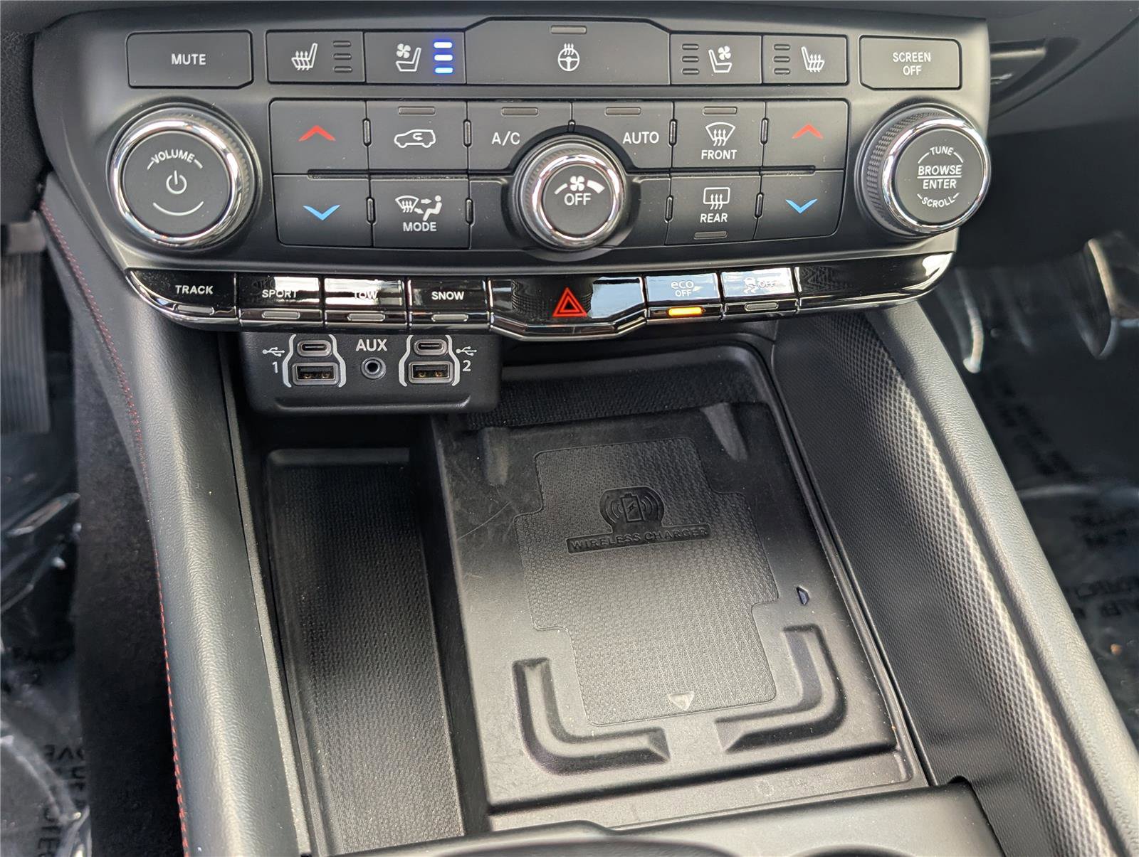 Used 2023 Dodge Durango R/T w/ Tow 'N Go Package AWD/4WD image 31