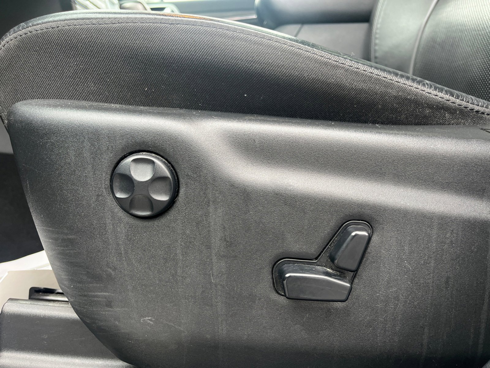 Used 2019 Jeep Grand Cherokee Limited w/ Luxury Group II image 13