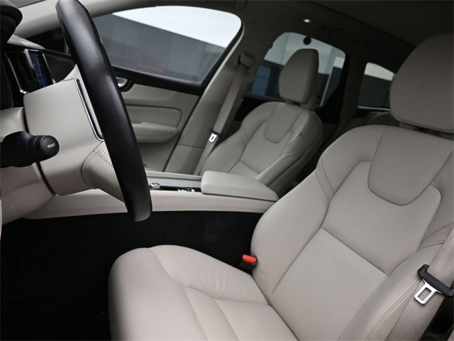 Used 2023 Volvo XC60 B5 Plus w/ Protection Package Premier image 9