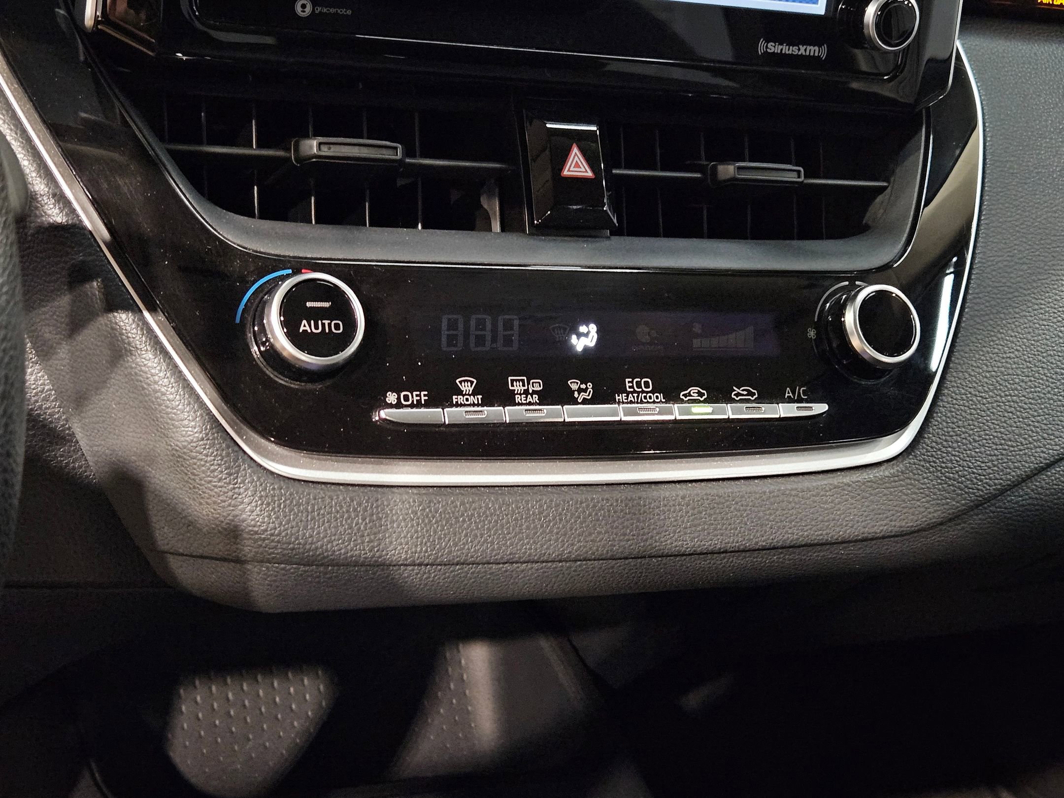 Used 2021 Toyota Corolla LE image 30