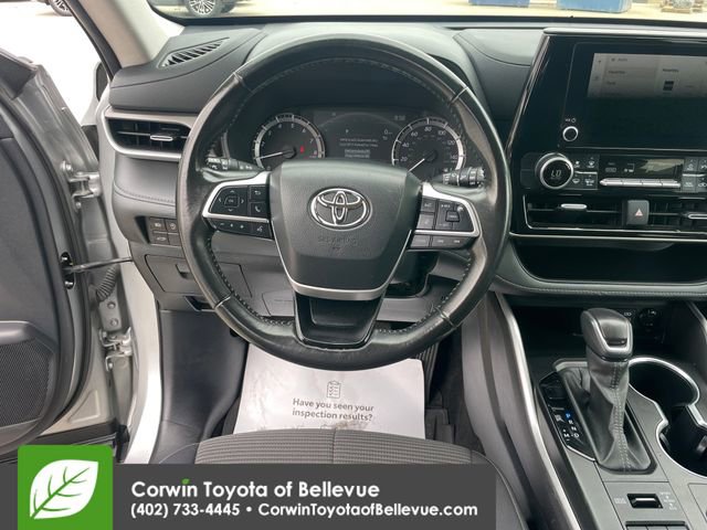 Used 2024 Toyota Highlander LE AWD/4WD image 38