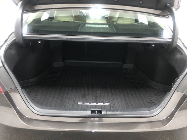 Used 2018 Toyota Camry XLE image 24