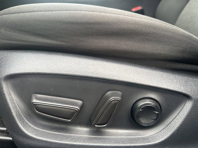 Used 2019 Toyota Camry L image 16