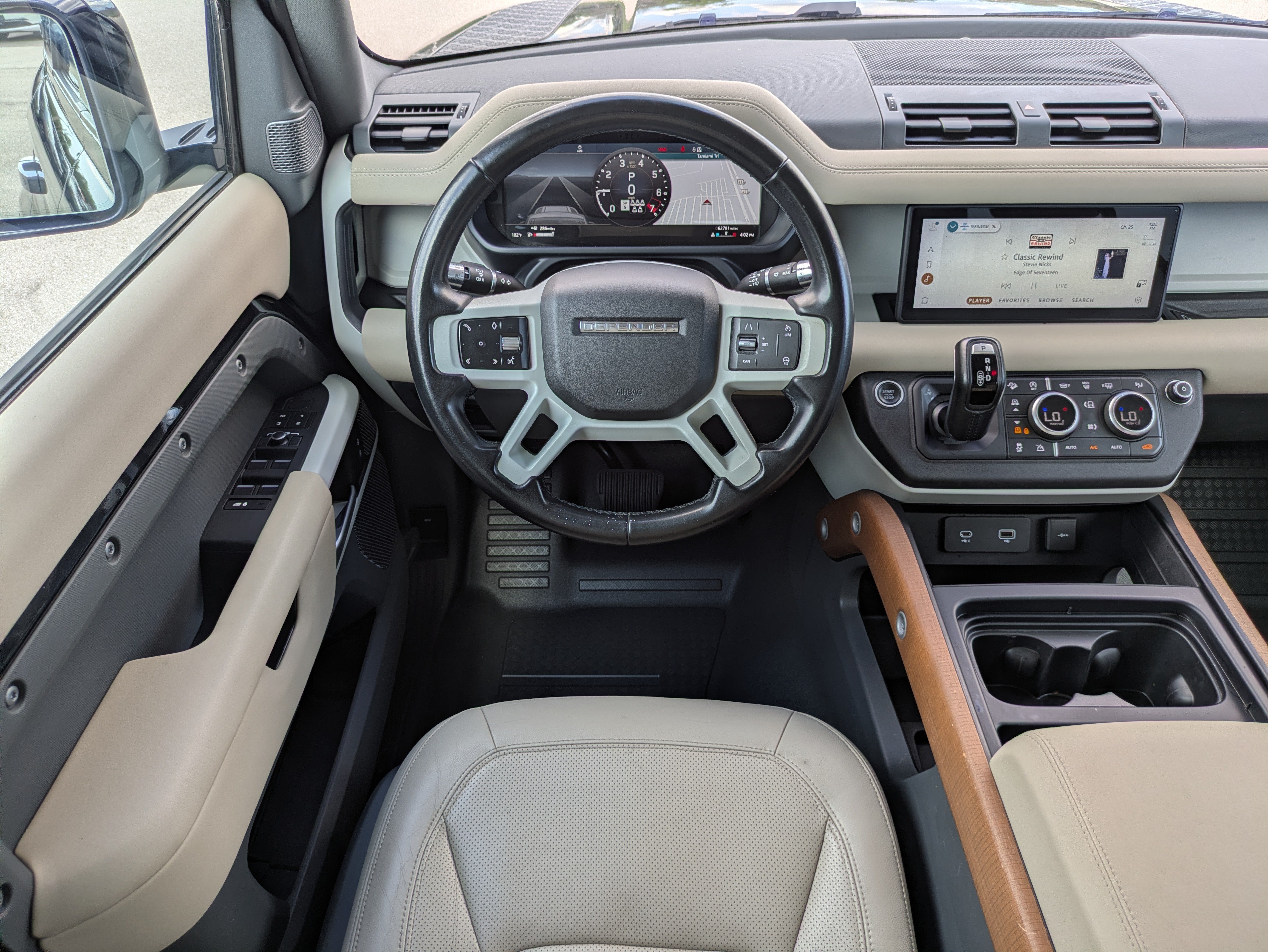 Used 2022 Land Rover Defender 110 SE AWD/4WD image 16