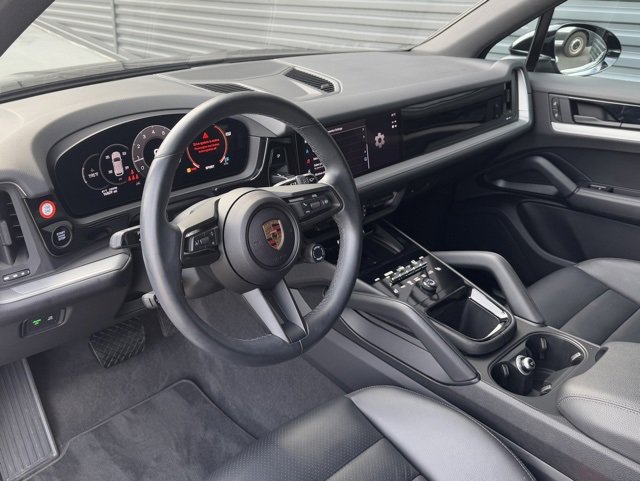 Certified 2024 Porsche Cayenne image 4