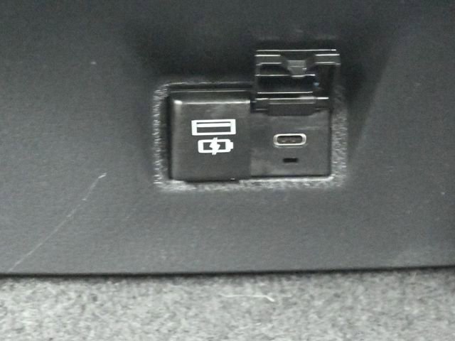 Used 2025 Toyota Camry SE FWD image 13