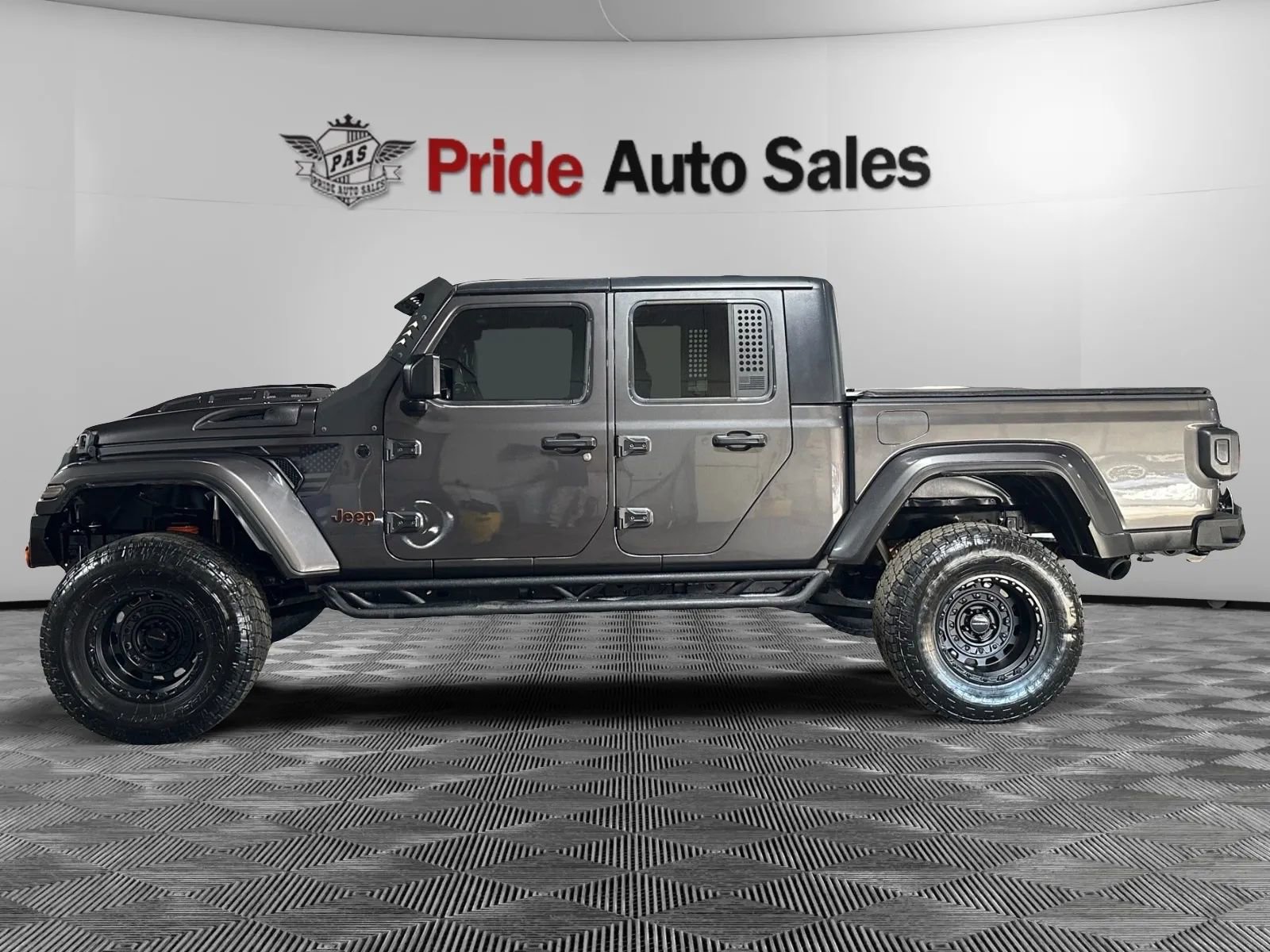 Used 2021 Jeep Gladiator Sport image 3