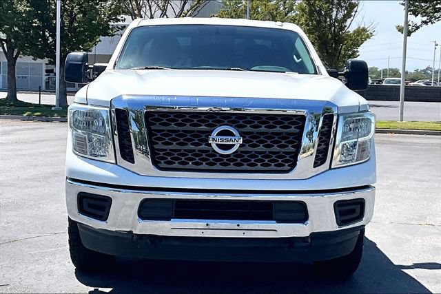 Used 2017 Nissan Titan SV RWD image 3