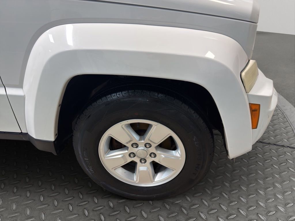 Used 2012 Jeep Liberty Sport RWD image 21
