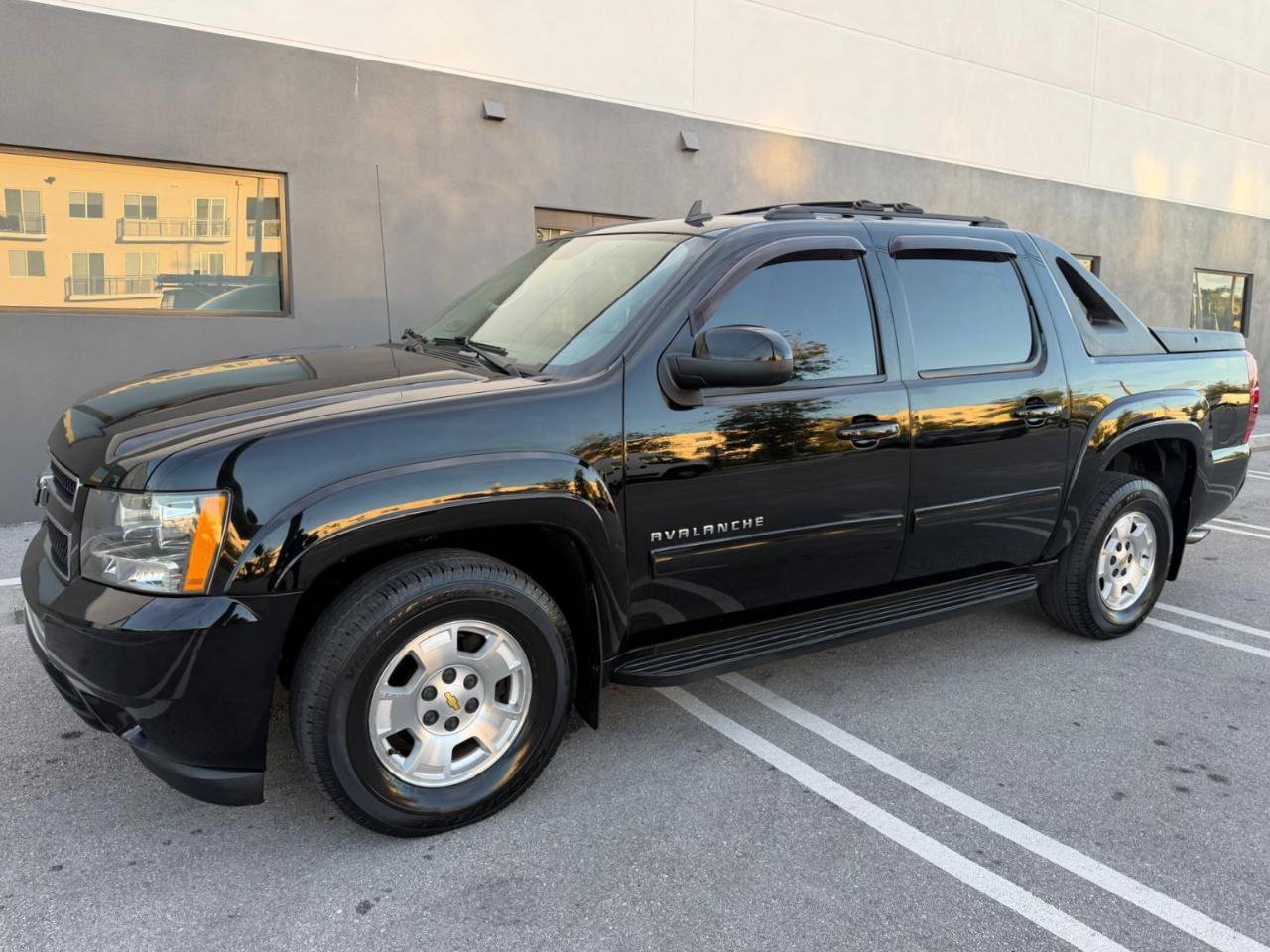 Used 2011 Chevrolet Avalanche LS w/ Convenience Package RWD image 8