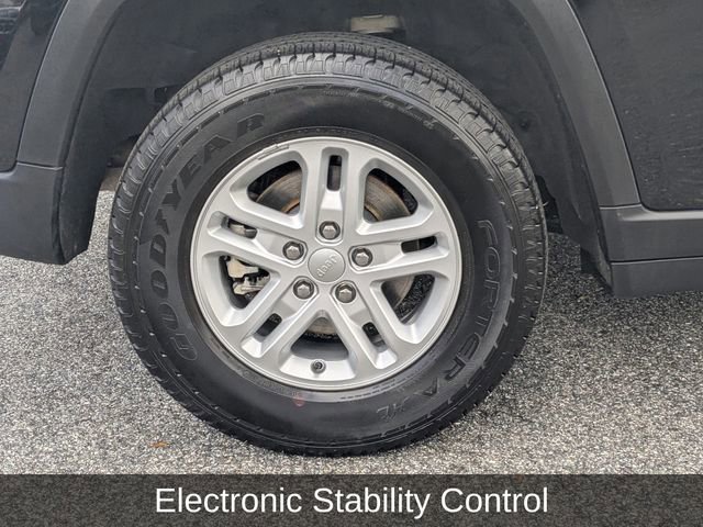 Used 2024 Jeep Grand Cherokee Laredo w/ Luxury Tech Group I image 12