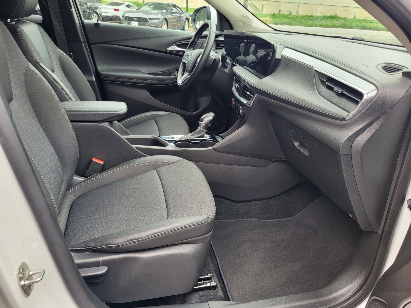 Used 2025 Buick Encore GX Preferred FWD image 12