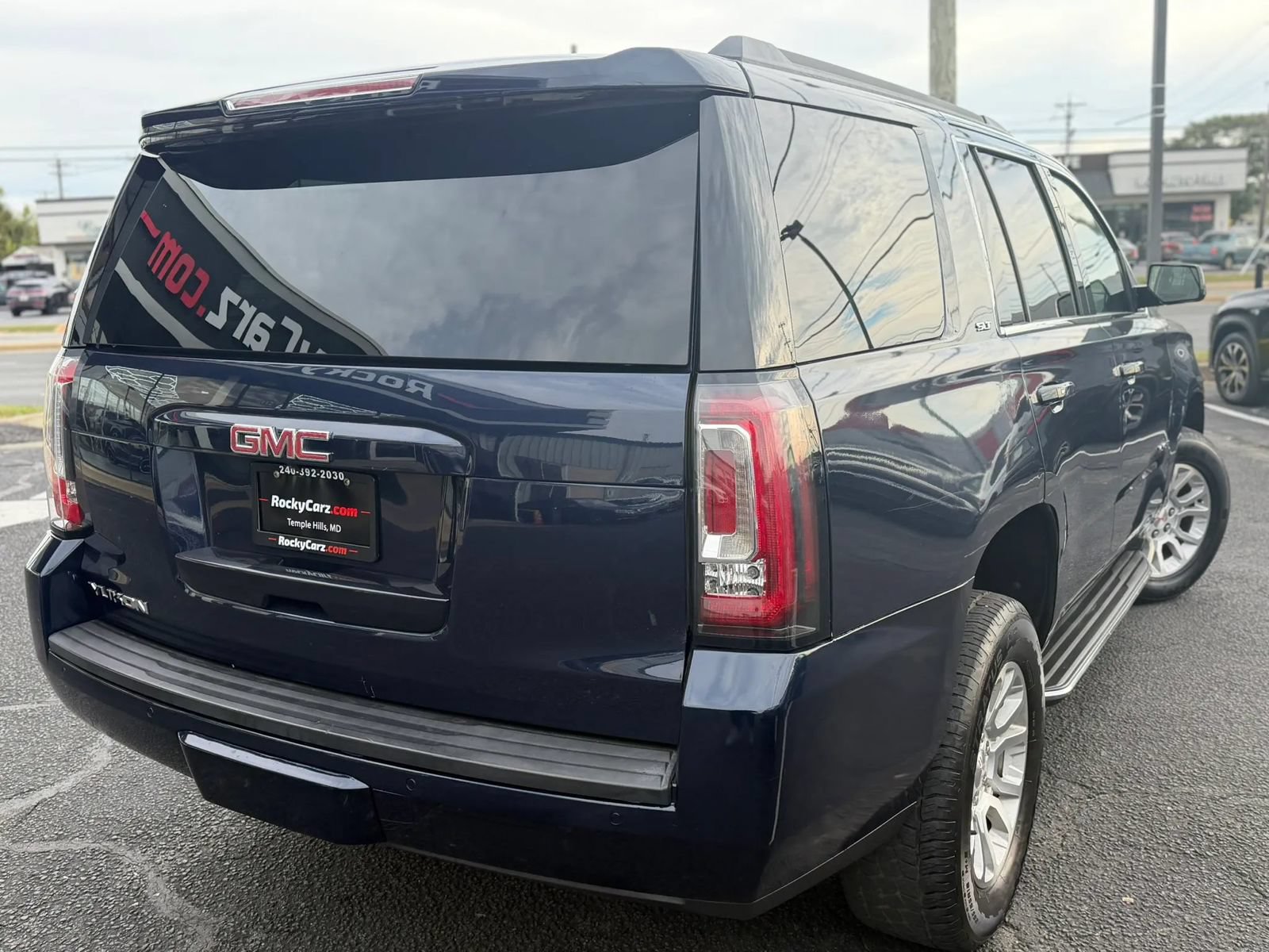 Used 2017 GMC Yukon SLT AWD/4WD image 5