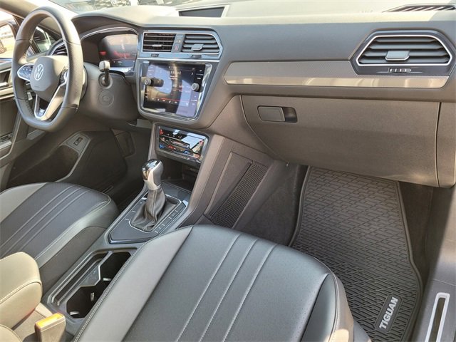 Used 2024 Volkswagen Tiguan SE R-Line image 20