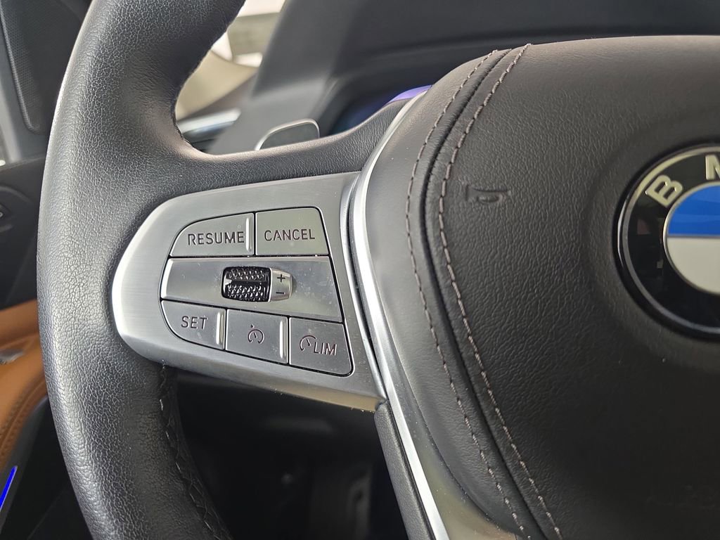 Used 2022 BMW X7 xDrive40i w/ Premium Package AWD/4WD image 21