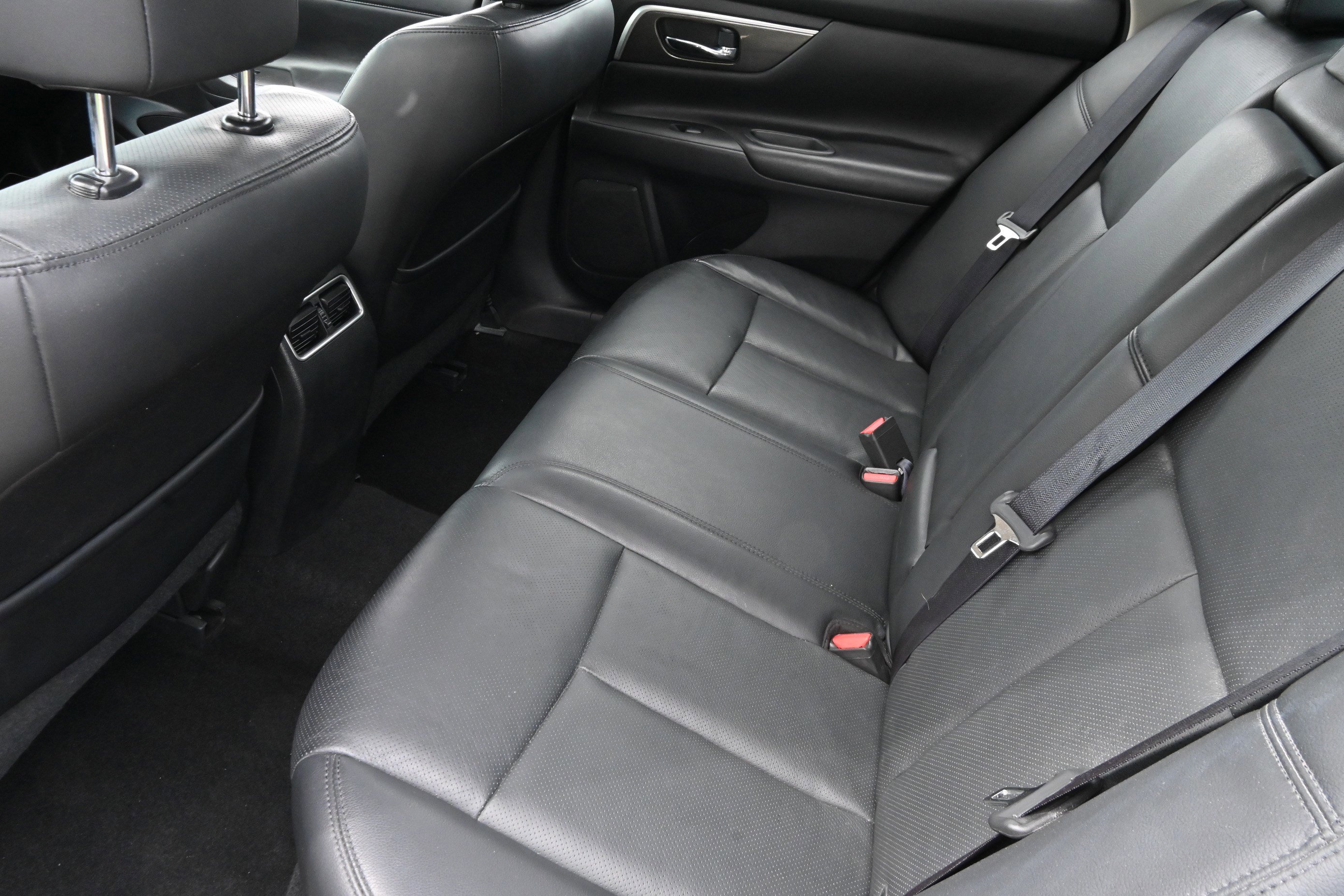 Used 2015 Nissan Altima 3.5 SL FWD image 13