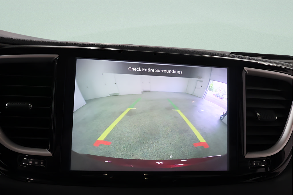 Used 2023 Chrysler Pacifica Touring-L FWD image 12