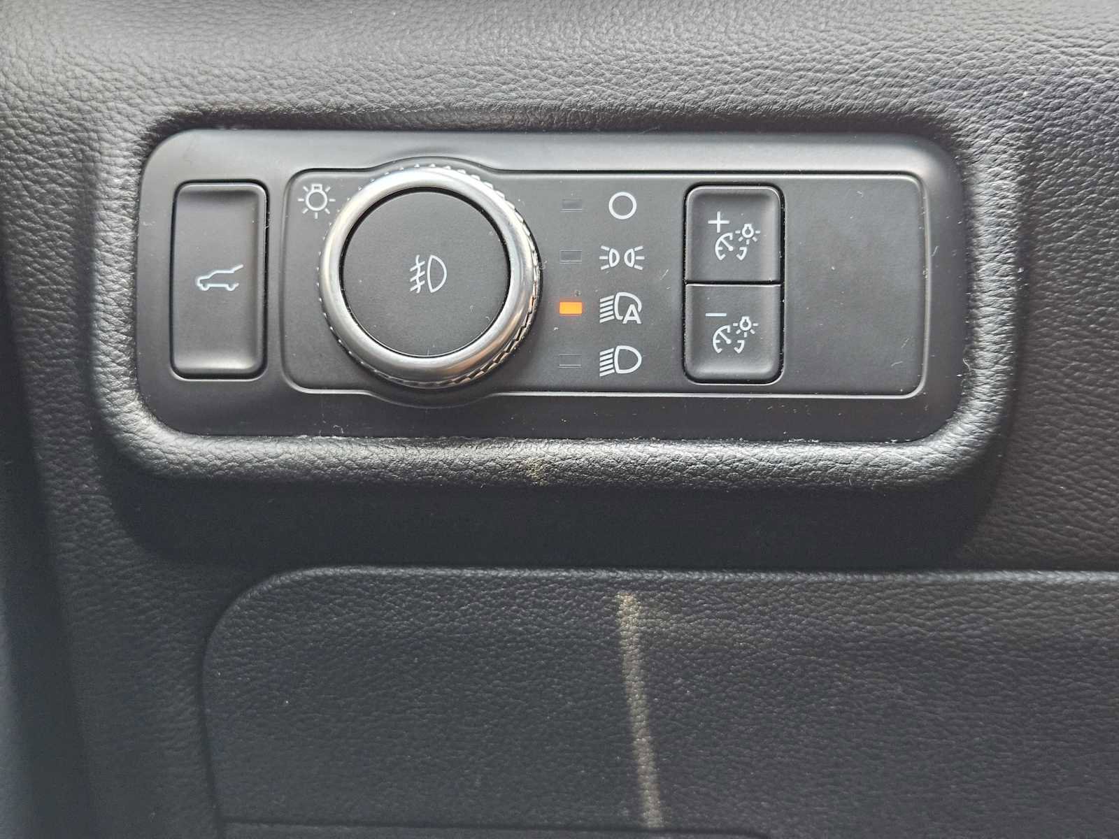 Used 2022 Ford Explorer XLT w/ Equipment Group 202A image 22