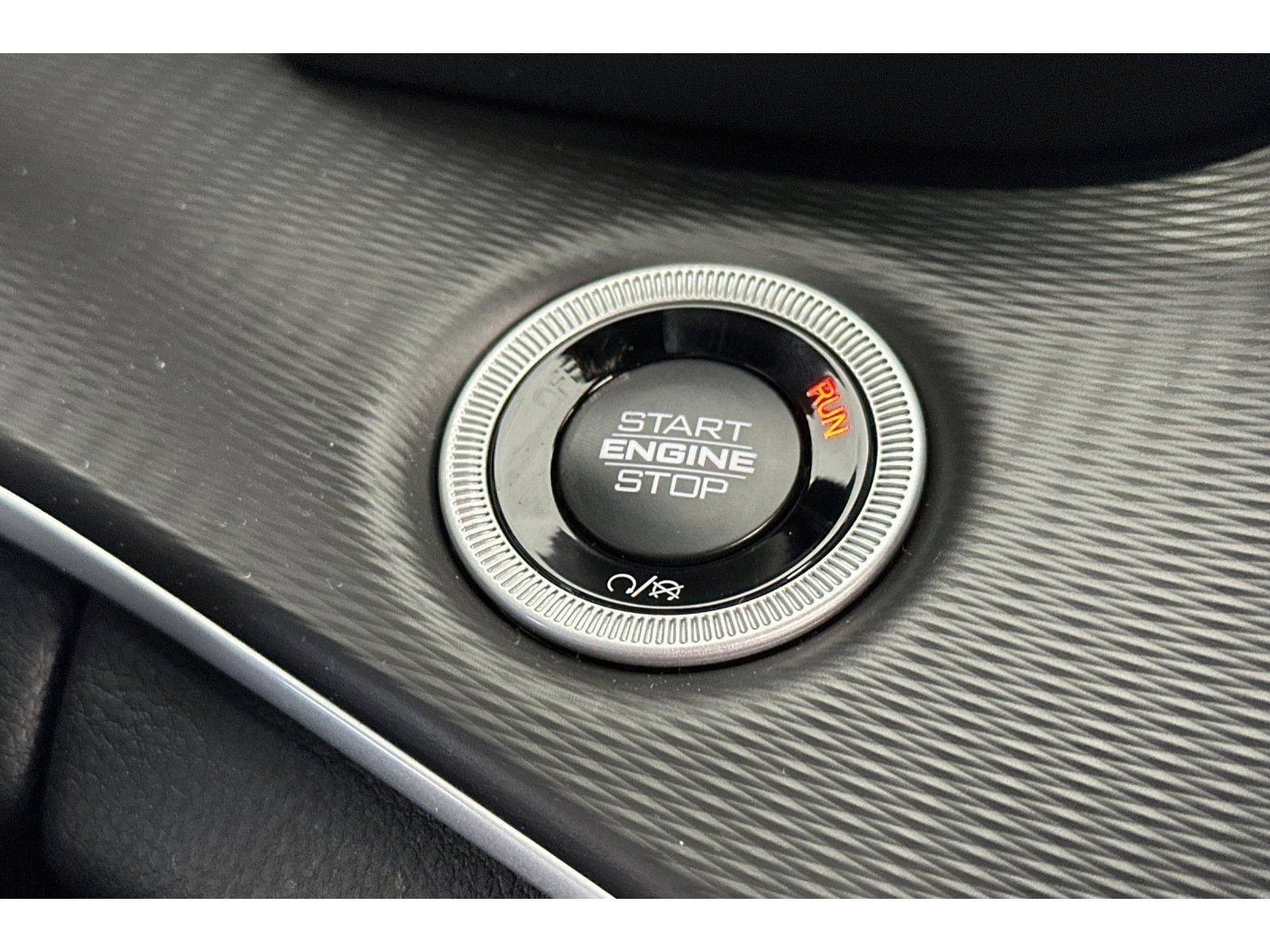 New 2025 Jeep Grand Cherokee Laredo w/ Luxury Tech Group I RWD image 23