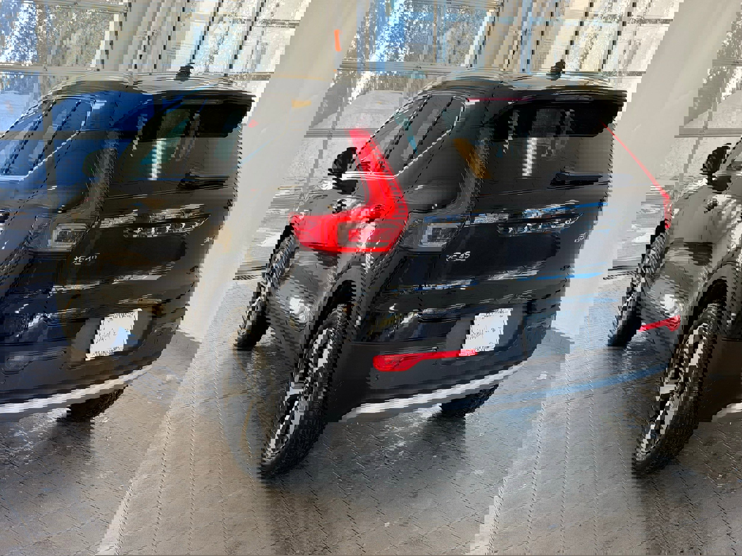 Certified 2025 Volvo XC40 B5 Core w/ Protection Package Premier image 9