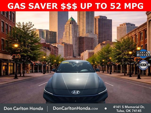 Used 2025 Hyundai Elantra SEL FWD image 2